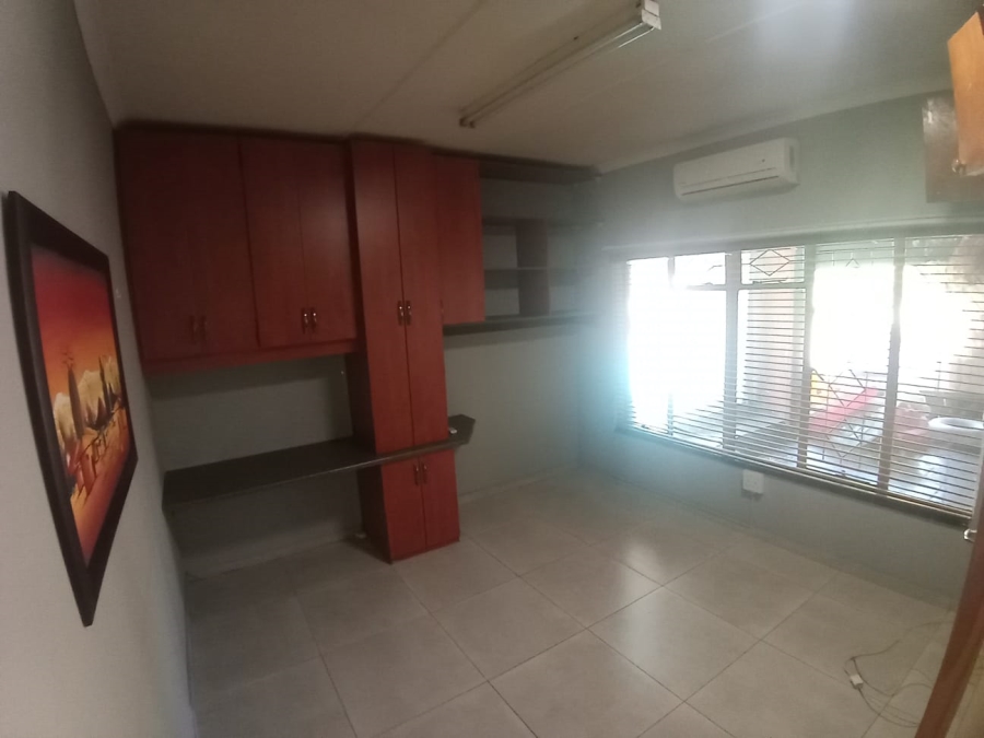 5 Bedroom Property for Sale in Protea Park North West